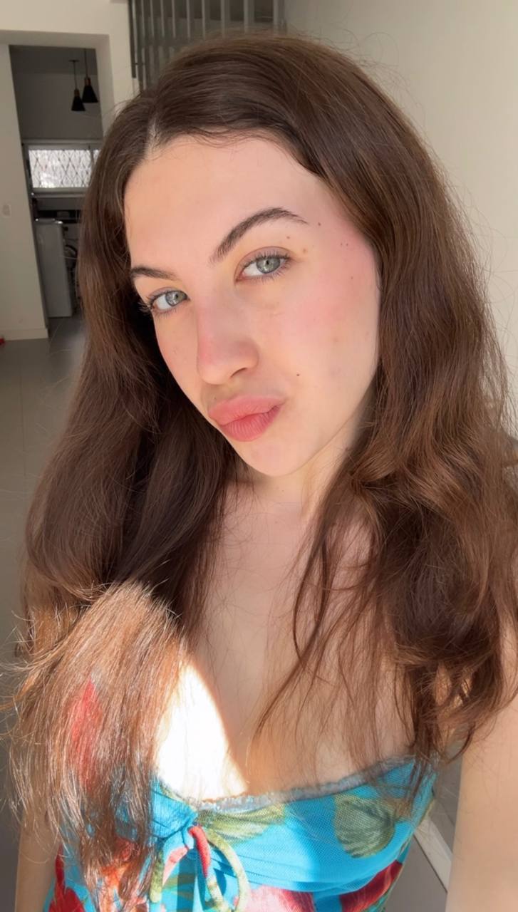 Nude girl Amber in Makasar