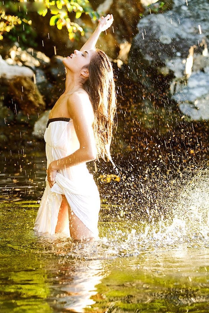 Marie Avgeropoulos in Makasar