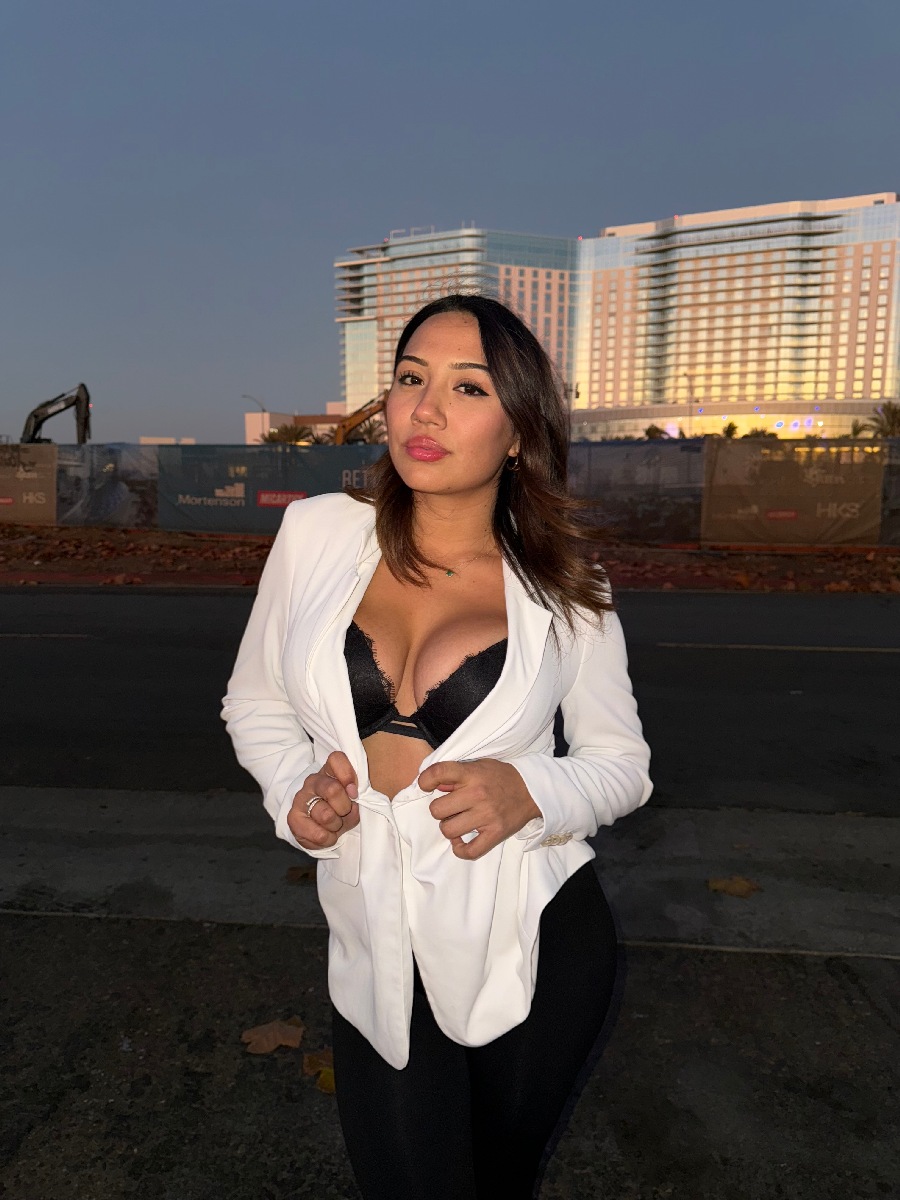 Take a pause and enjoy Ali Cruz — streaming from Makasar