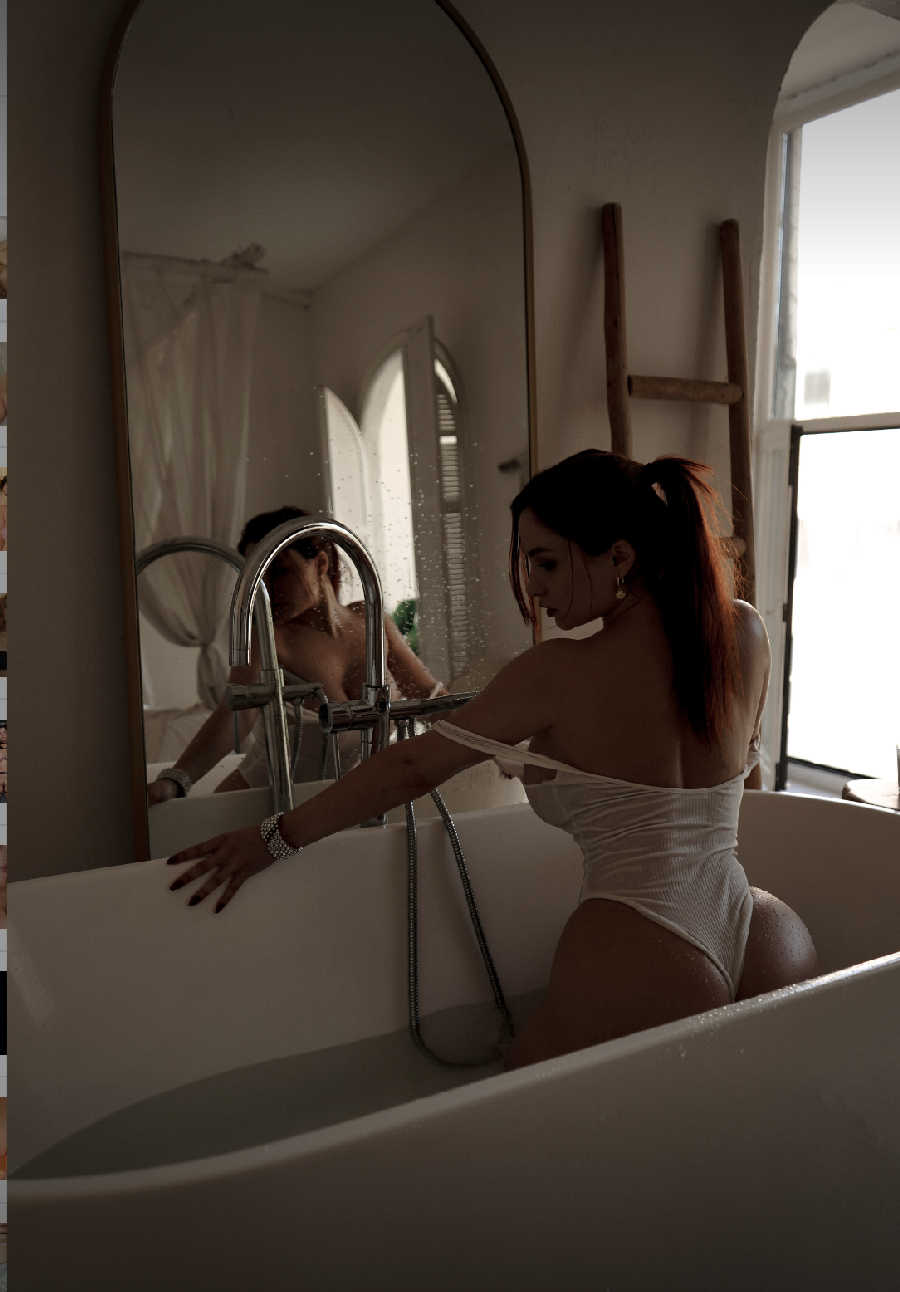 A playful frame from Miranda Faith nude — online in Makasar