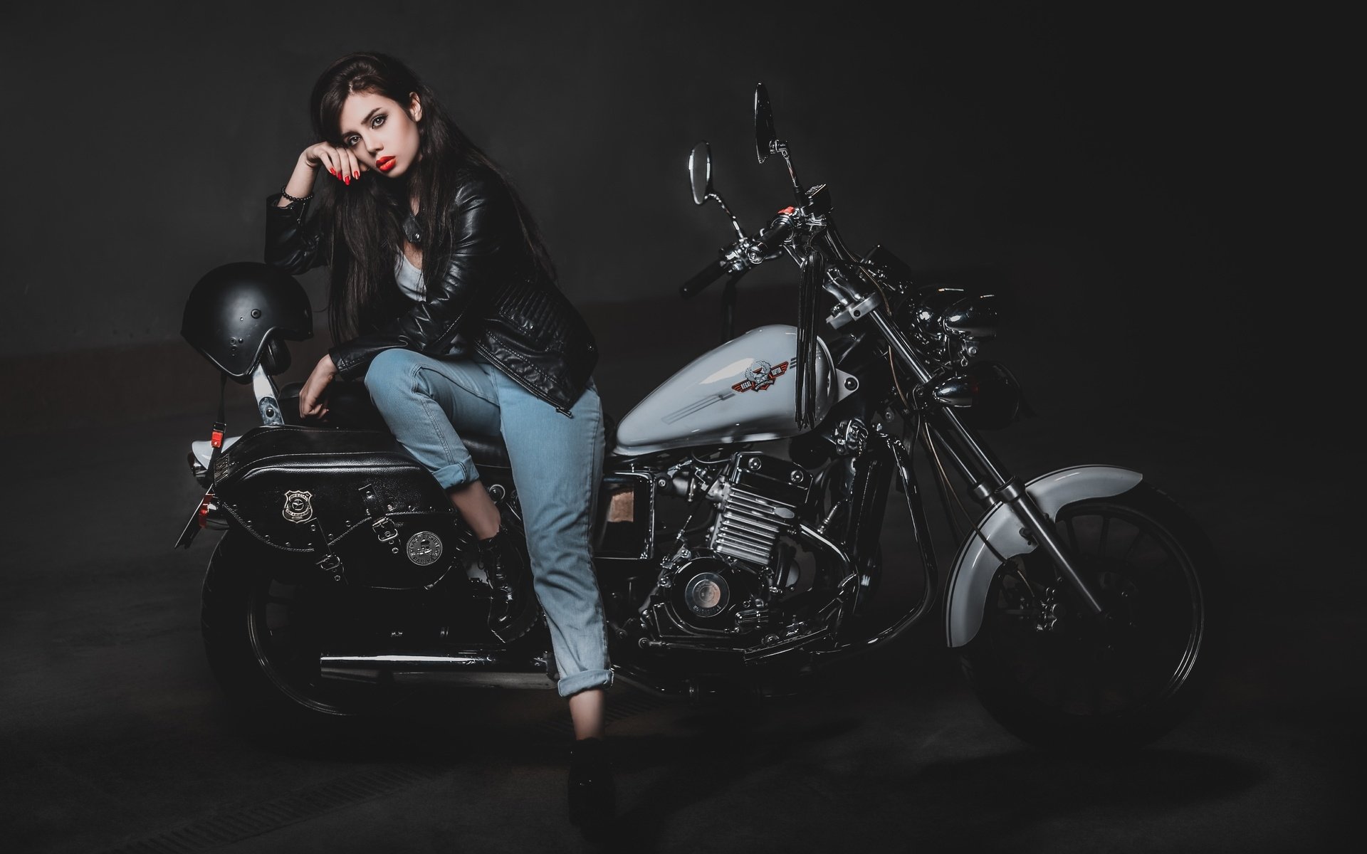 Biker girls: style and drive in Makasar