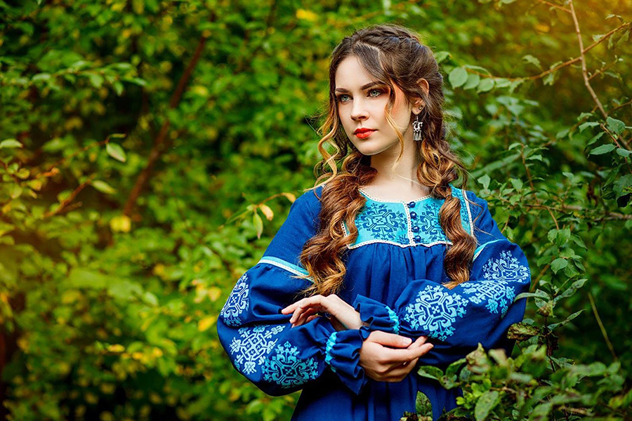 Sexy photo Women in Slavic costumes in Makasar