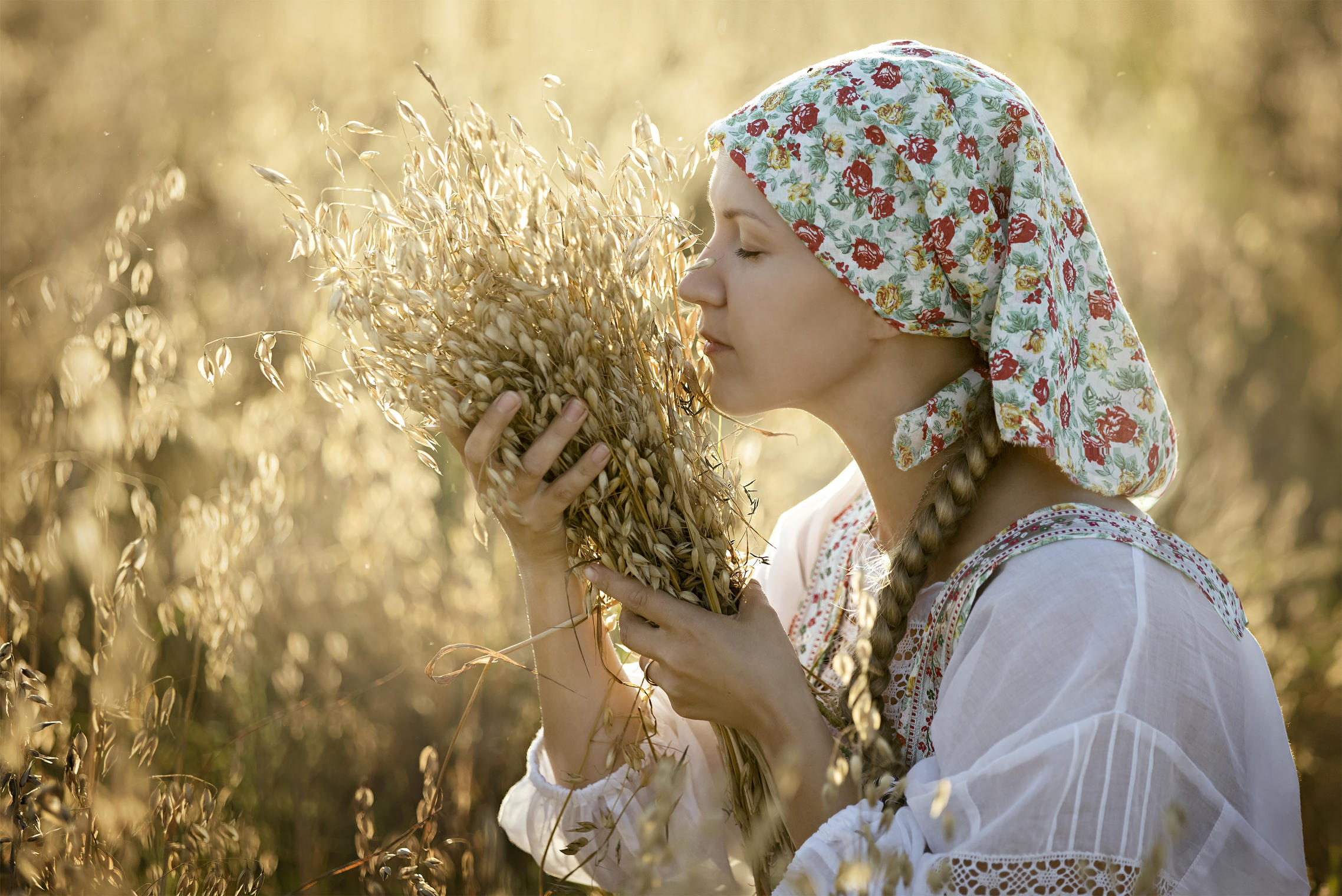 Photo Women in Slavic costumes in Makasar