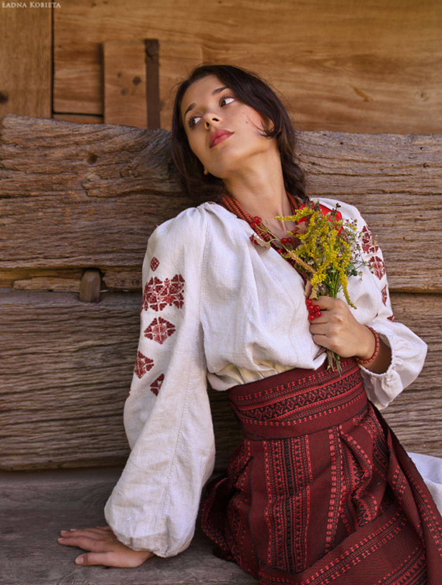 Girls in Slavic costumes in Makasar