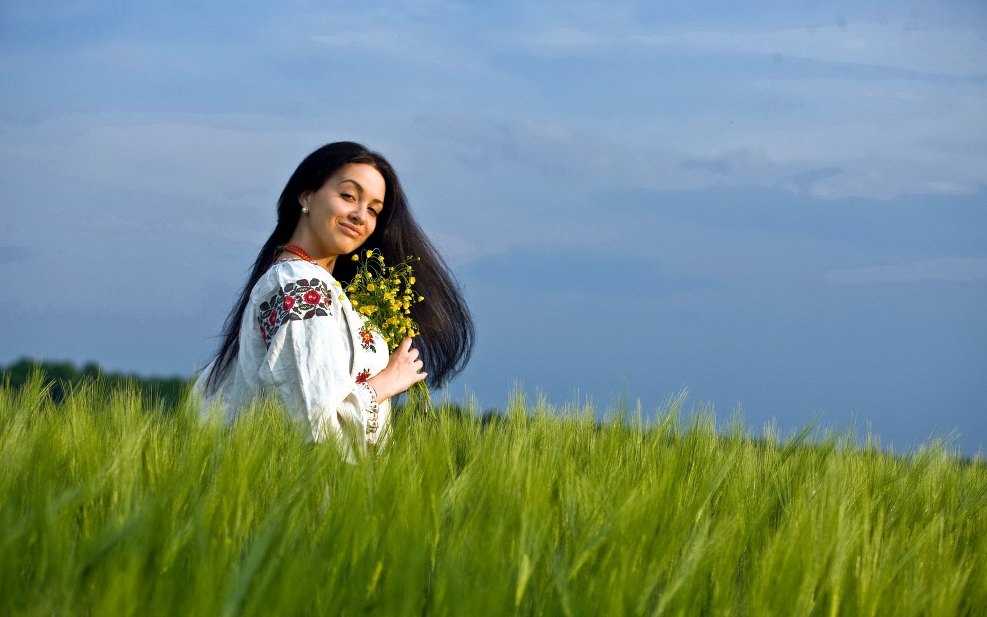 Girls in Slavic costumes in Makasar