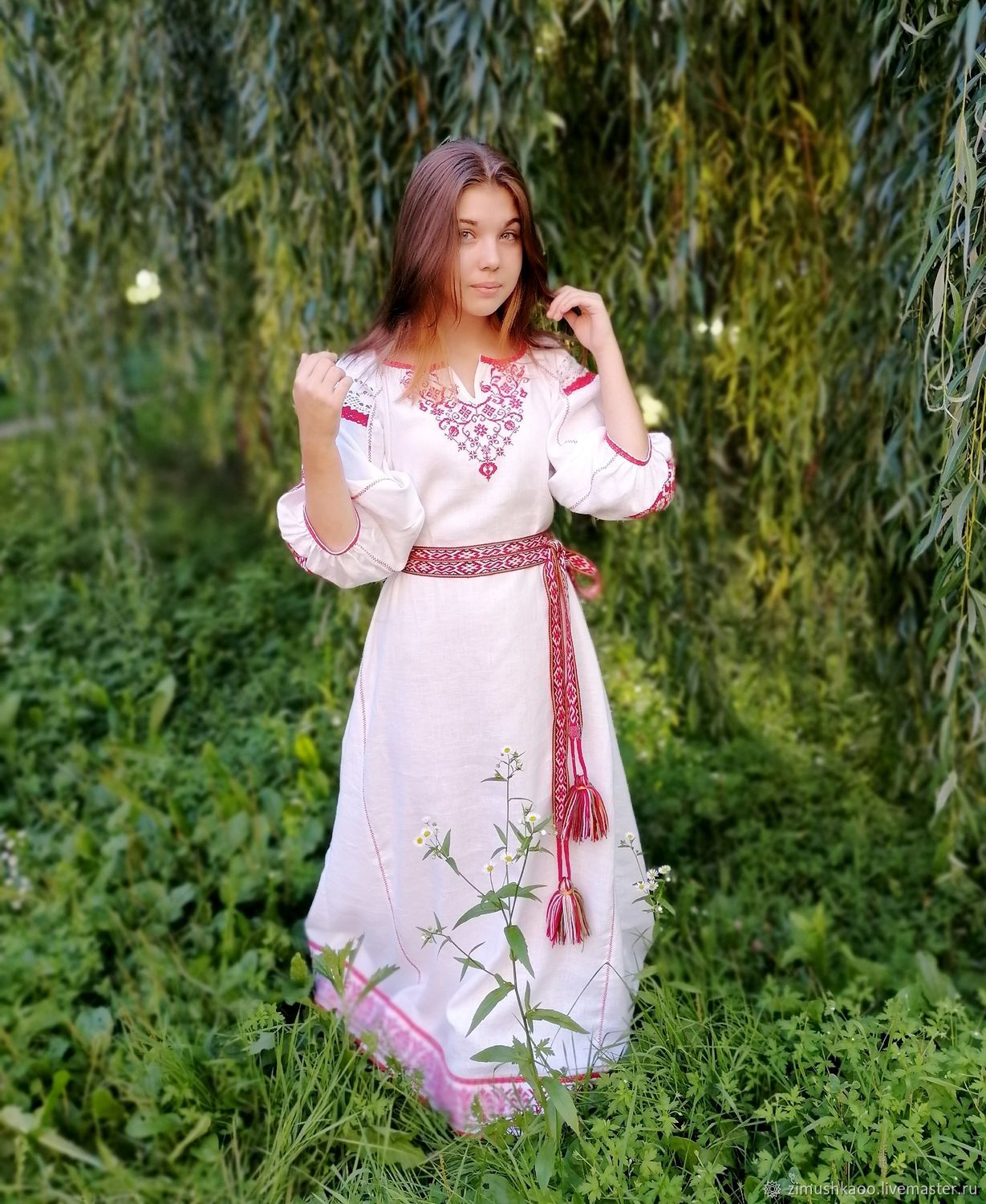 Girl Girls in Slavic costumes in Makasar
