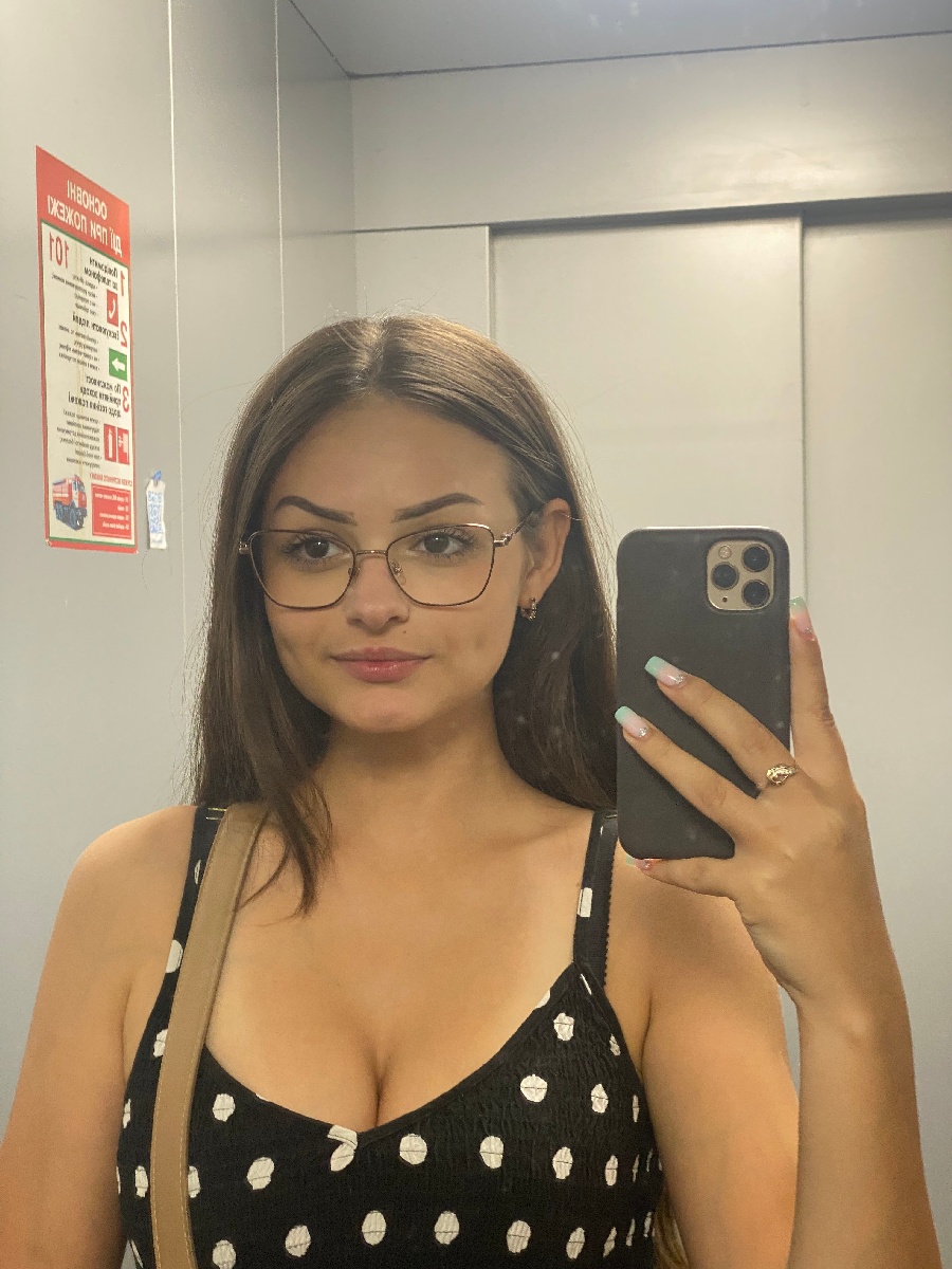 Sexy model Stacy in Makasar